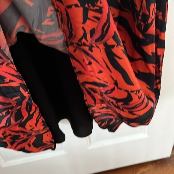 Borgo De Nor Elista black and red dress abstract bamboo and tiger stripe pattern - Picture 4 of 13